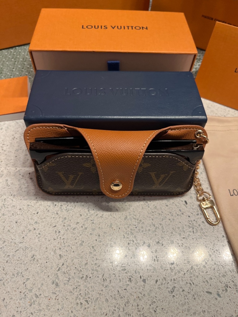Louis Vuitton Sunglasses - Picture 7 of 11